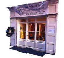 tbsands vitrine.jpg
